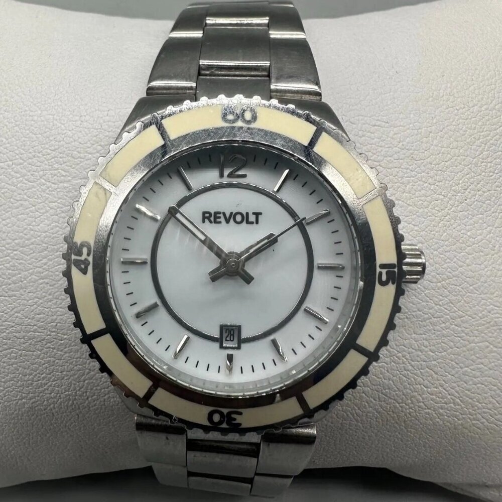 Revolt Watch Women Silver Tone White Dial Round 31MM Date Window New Battery 7"